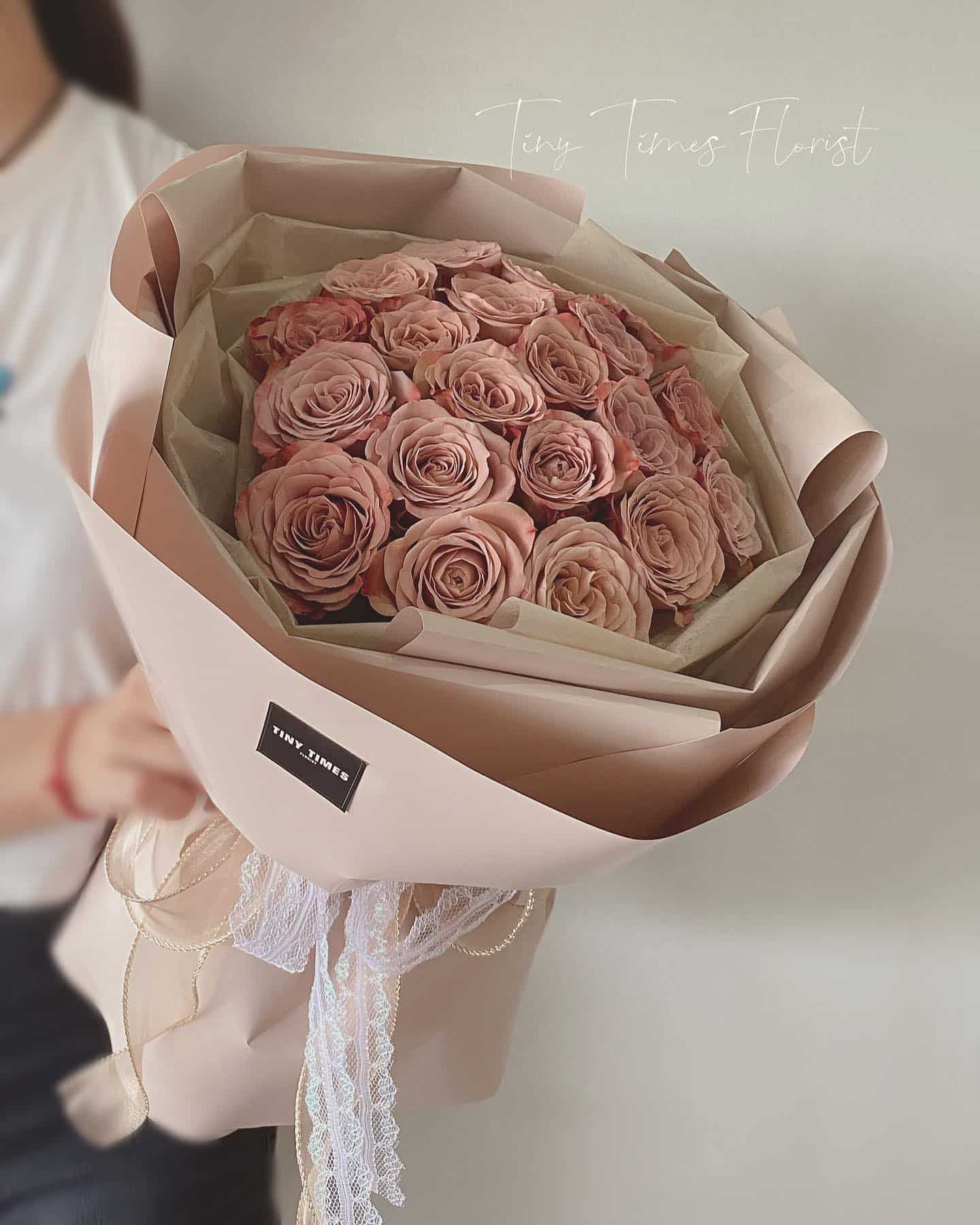 Cappuccino roses in round shape - Tiny Times Florist